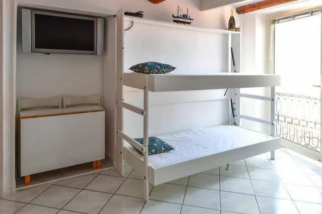 Nella Vecchia Citta Con Vista Mare