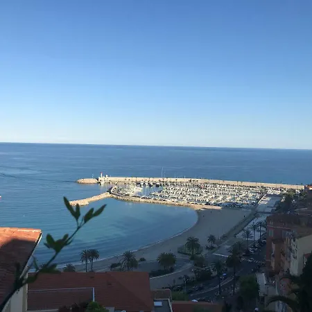 Nella Vecchia Citta Con Vista Mare Апартаменти