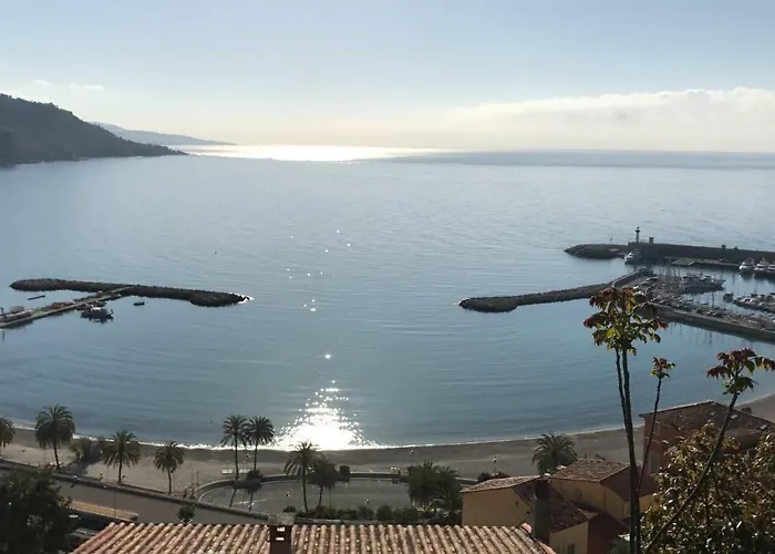 Nella Vecchia Citta Con Vista Mare *